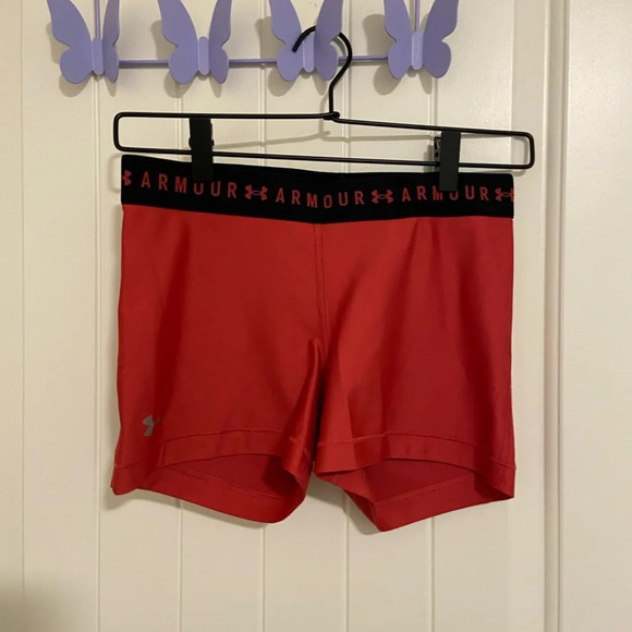 NWOT | Under Armour women’s heat gear pink compression‎ shorts — medium - Picture 1 of 4